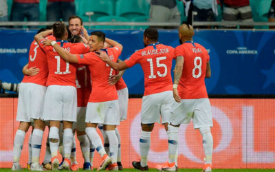 Chile le ganó 2-1 a Ecuador y es líder del grupo C