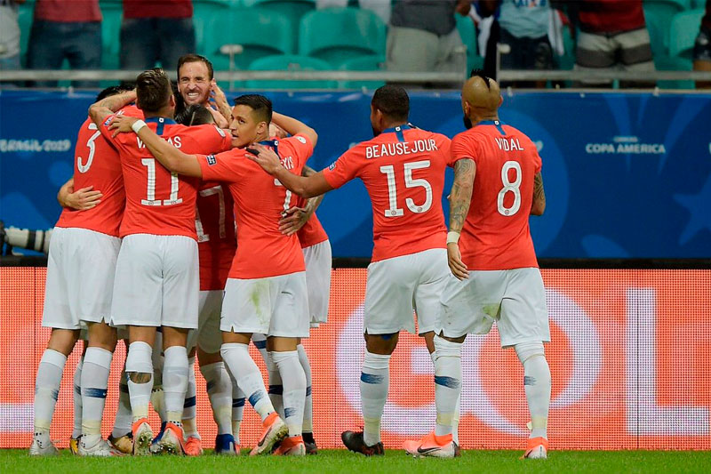 Chile le ganó 2-1 a Ecuador y es líder del grupo C