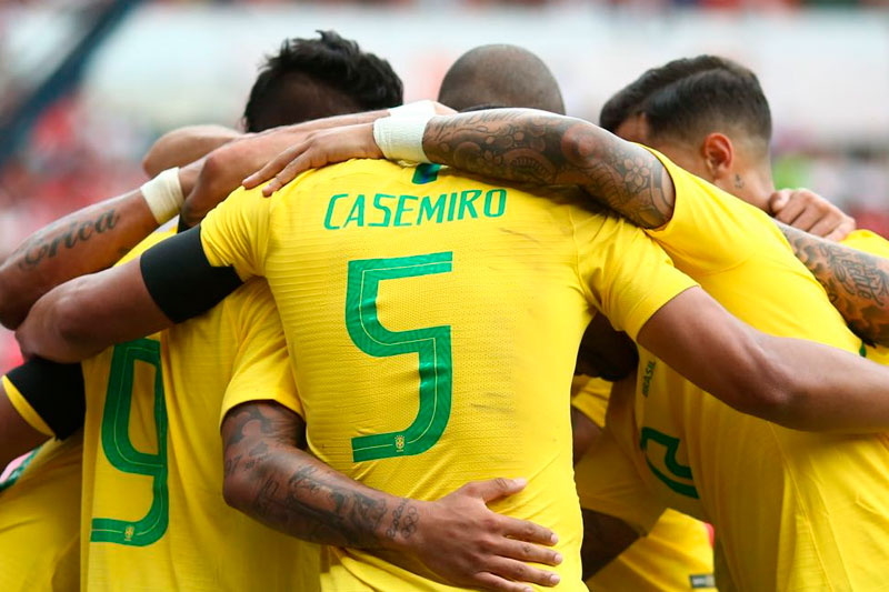 Casemiro pone a Brasil en lo alto del Grupo A