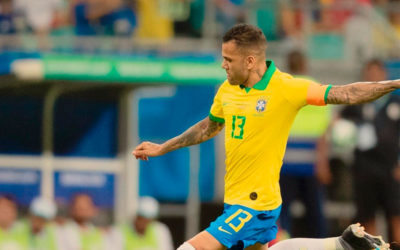 Dani Alves liquida el partido y Brasil queda primero del grupo A
