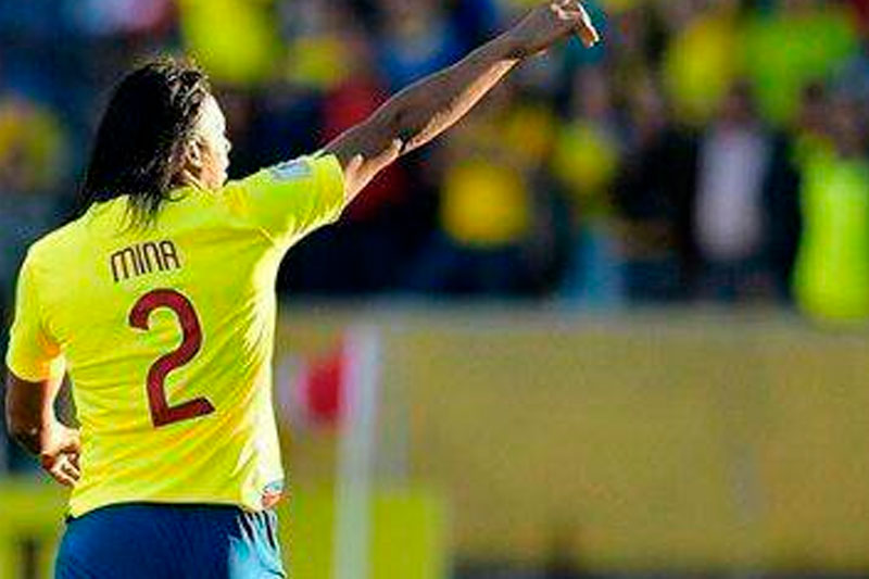 Mina en contra pone el postre en la mesa bien servida por Uruguay que golea en el debut 4 a 0 a Ecuador